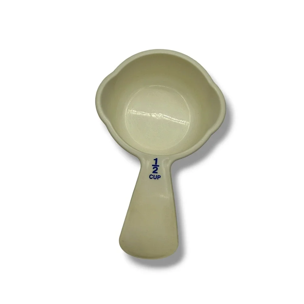 Vintage‎ Tupperware Measuring Cups Set 4 Piece Almond White 1/4 1/2 2/3 3/4 Cup